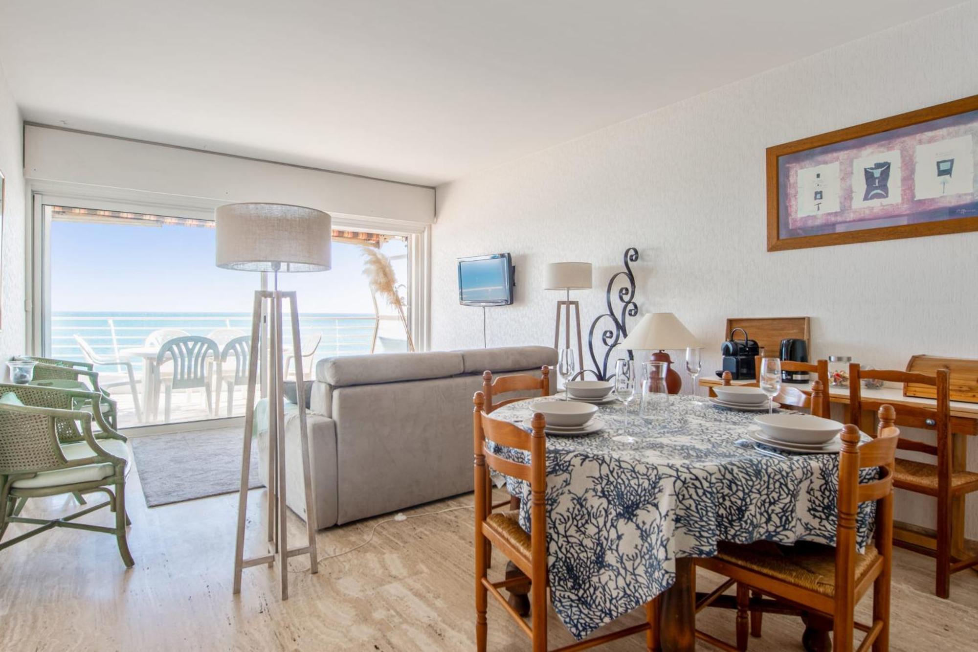 カーニュ・シュル・メールLe Balcon Sur La Baie - Welkeysアパートメント エクステリア 写真